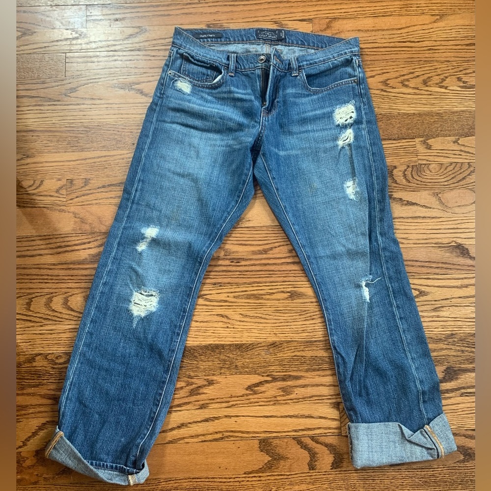 V cute boyfriend jean. Lucky Brand. Low rise, baggy distressed. Size 27